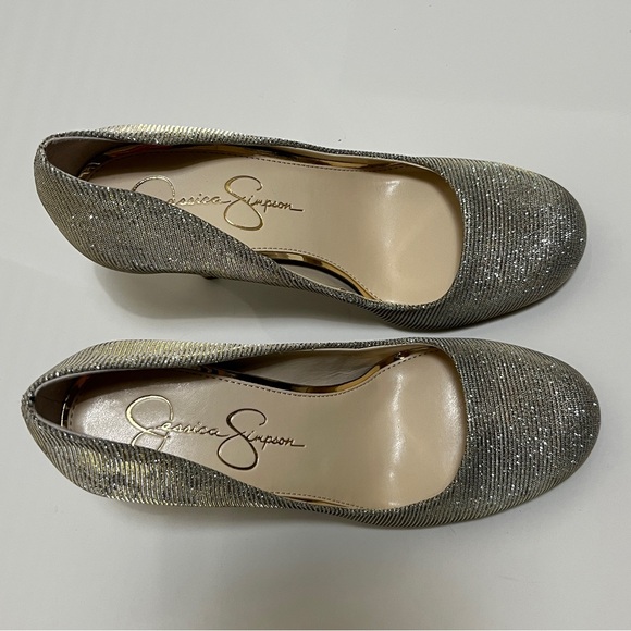 NWOT Jessica Simpson Glittering Silver Heels Pumps, size 7 - Picture 6 of 8